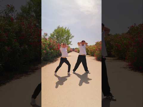 Magic Mikes dance Zouk 😏🔥 Insta: @leolorenzooo #dance #bachataflow #dancer #profesionaldancer