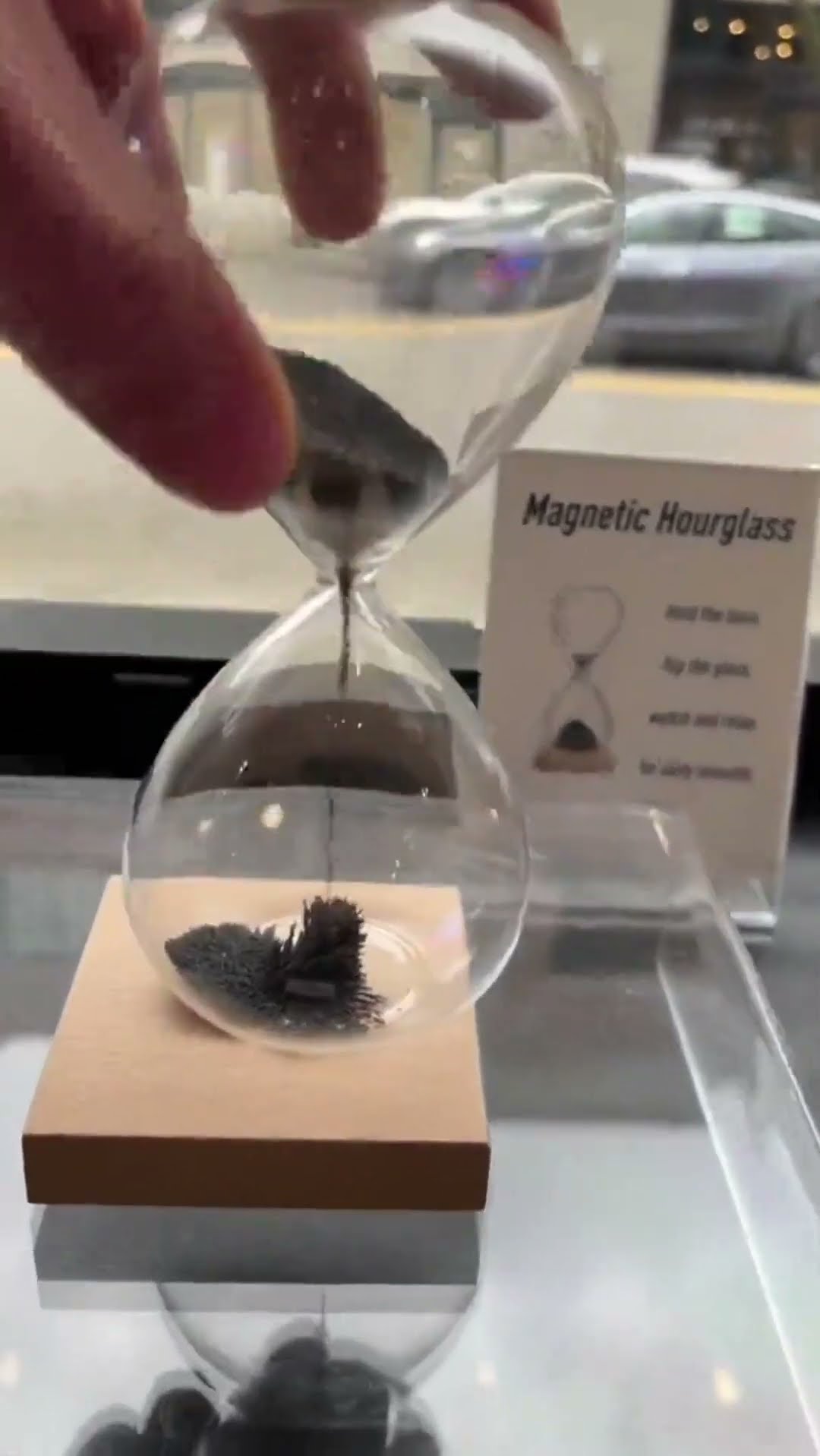 Magnetic hourglass