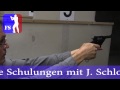 Schießen mit dem Revolver Webley &amp; Scott