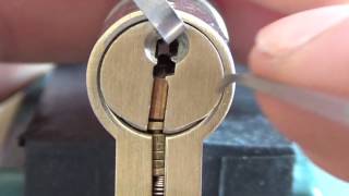 (29) Picking - How do security pins in locks work ? - part 2 (english subtitles)
