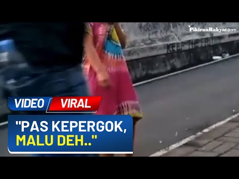 Viral! Emak-emak Kepergok Lakukan Hal Tak Terpuji di Pinggir Jalan, Netizen: Pas Kepergok Malu