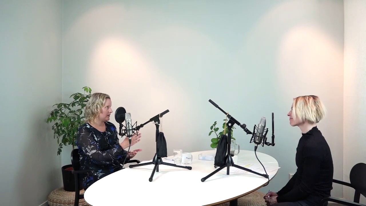 16. Superhydrophobicity - the property behind the lotus leaf effect and self-cleaning surfaces