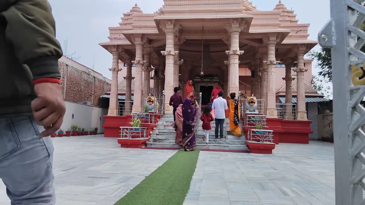 बजरंगी का मंदिर है माता रानी का ध्यान माता रानी के मंदिर दर्शन करने आए हैं ब्लॉग वीडिय