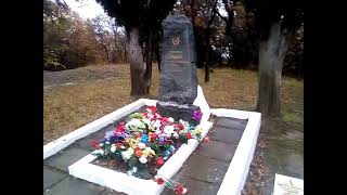 Алупка. Милютинский парк. В 1970 году тут установлен памятник  на могиле погибшего советского воина