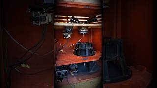 Uma caixa de som GIRANDO enquanto toca?! (Leslie Speaker)