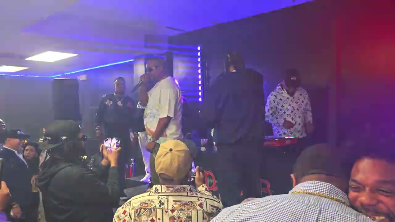 I don't give a fk if they turn da lights on, nobody move! 💪🏽😂🏴‍☠️ #WreckshopTakeover #LakeCityShit 