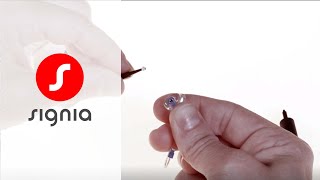 Removal of Signia miniReceiver 3.0 using Removal Tool 3.0 with short custom earmolds Removing A Minireceiver From An Earware 3 0 Earmold