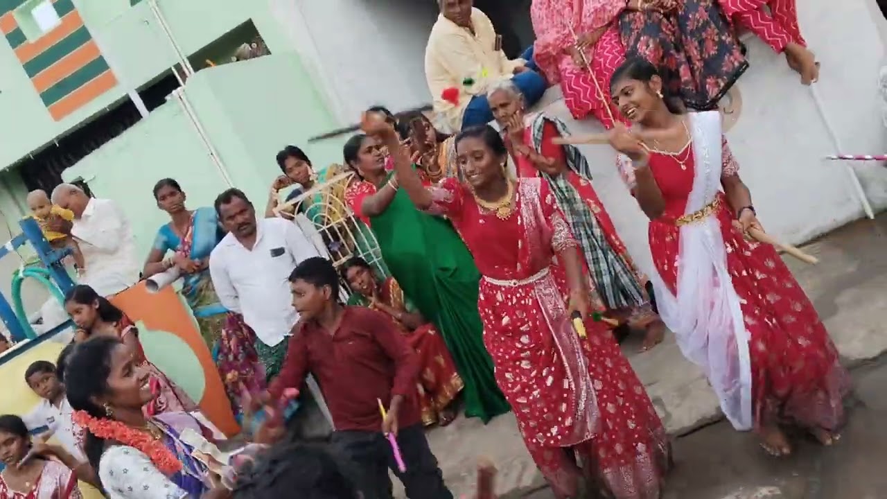  కృష్ణాష్టమి సందర్భంగా గోస్పాడు మండలం తేలపూరి గ్రామంలో లక్ష్మి తేజస్విని కోలాటం ఆళ్లగడ్డ 8247341881 