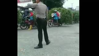 Download Lagu GOKIL ABIS!!!!!! Pak Polisine bingung ono Tukang Ngarit TOURING. MP3