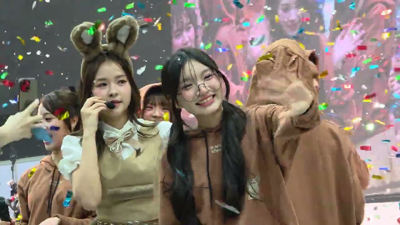 Jingle Bells Ver. 48TH  : BNK48 & CGM48 Christmas Festival 2025 Kangaroo Village 19/12/2025