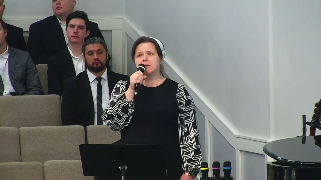 Стою перед распятьем на коленях