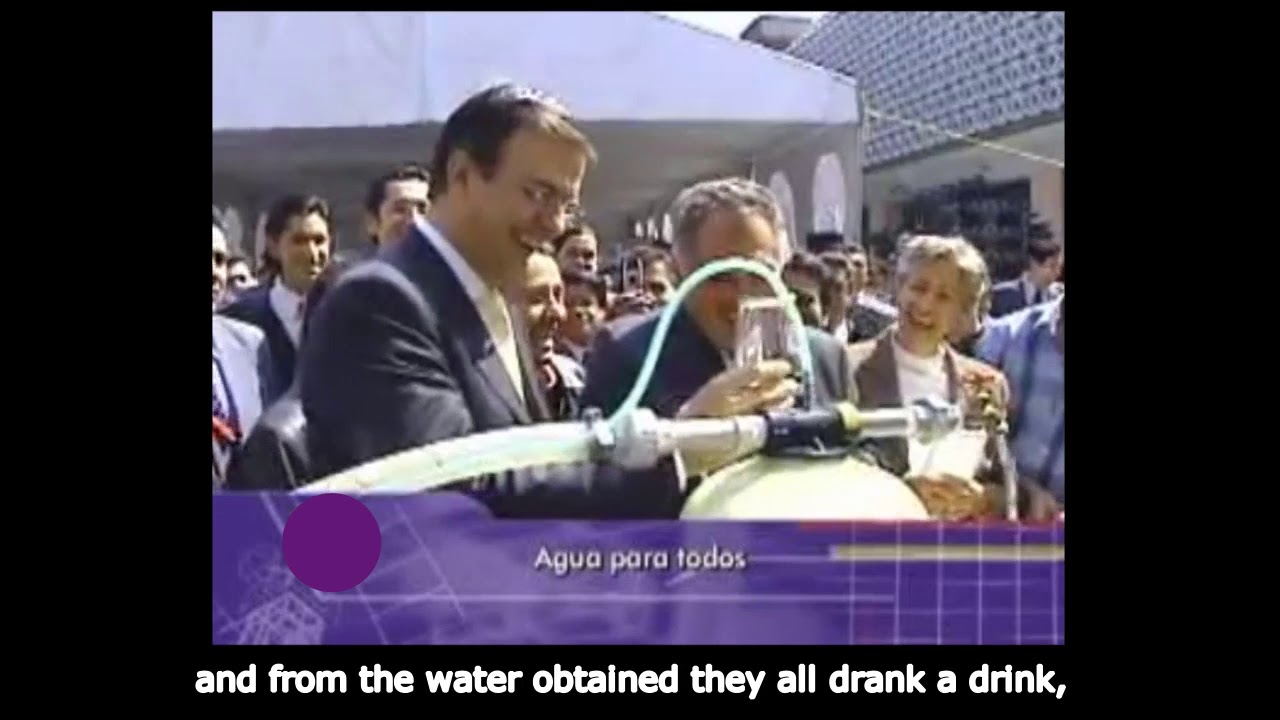 Marcelo Ebrard and Ing. Jesus Figueroa Flores and the flocculation system.