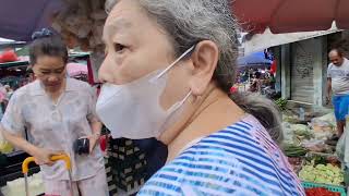 lagi pergi ke pasar  jaya senen 