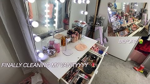 Cleaning & Organizing My Extremely MESSY Makeup Vanity 🙌🏻