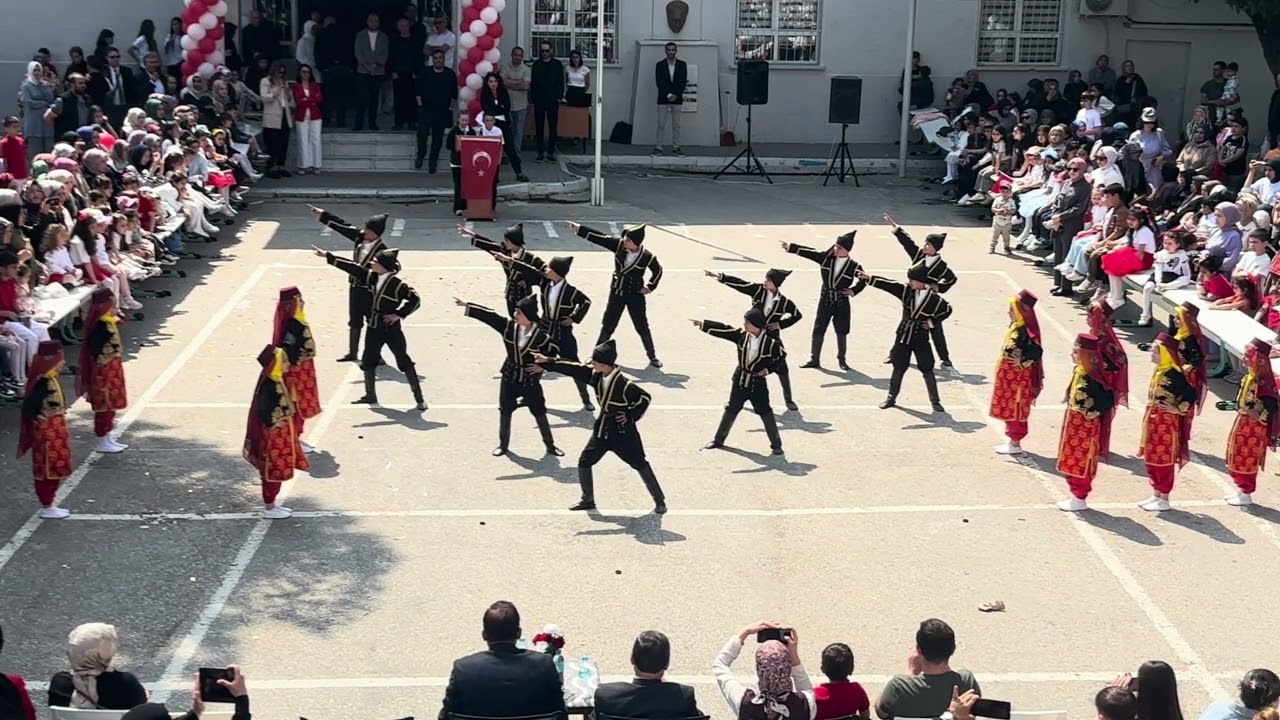 BURSA/İNEGÖL CEMİL SÖNMEZ İLKOKULU 3/D SINIFI ARTVİN YÖRESİ HALK OYUNLARI 23 NİSAN GÖSTERİSİ