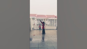 Mandi Hujan Umar & Aqilah