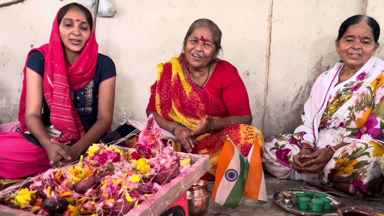 ભક્તો કેવા કેવા થાળ ગાઈ છે એને સાંભળીને લાલો લલચાય છે || भगवान श्री कृष्ण जी