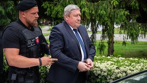 Dušana Kováčika berie polícia do väzenia