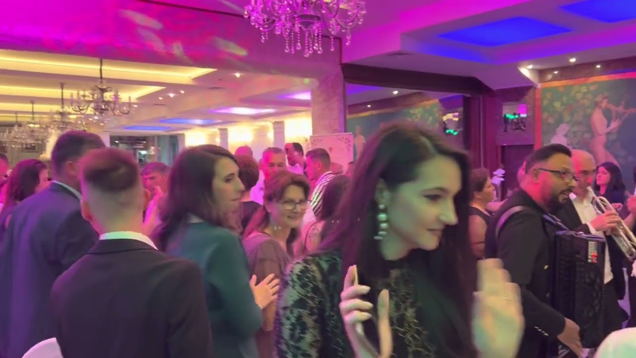 Formatia Cristal iasi si Laura Olteanu Program nunta 2022 Populara