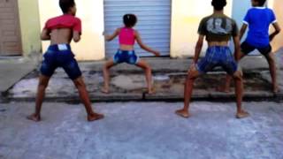 Gangue dos bonecos-dan�ando akii � � macunba