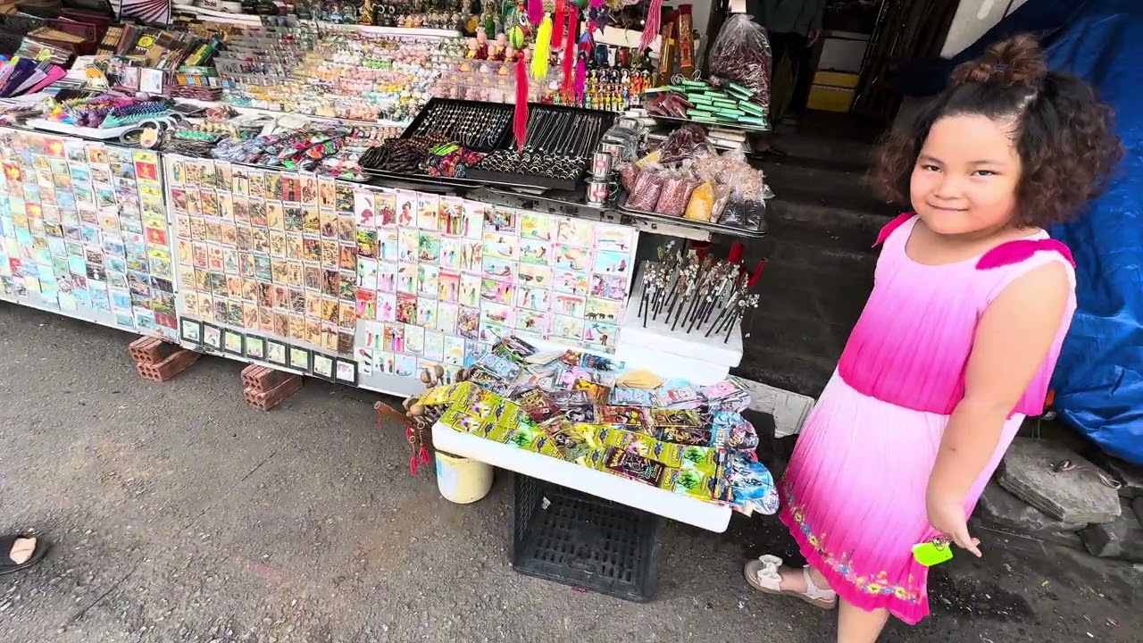 Chợ Hội An - người dân vô cùng thân thiện,buôn bán giá bình dân và đặc biệt là gì cũng rẻ 😋