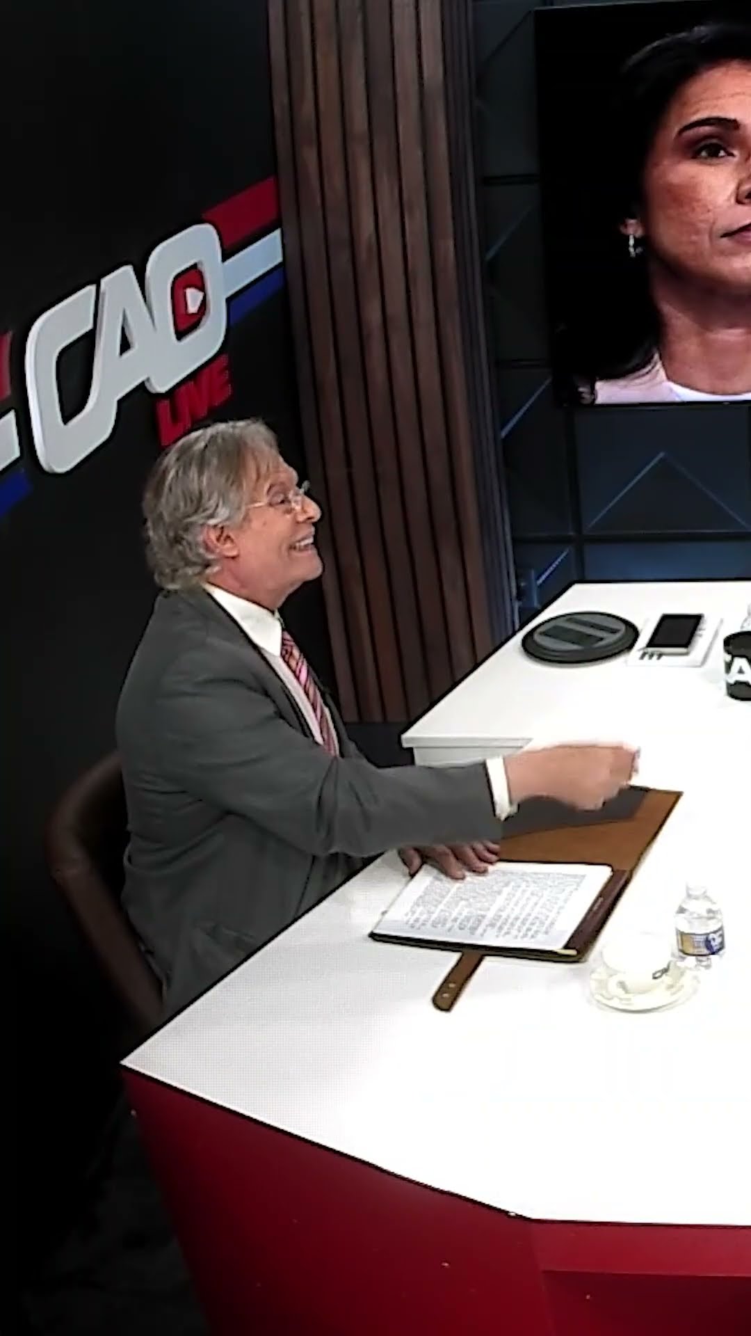 Divididos por la Política #juanmanuelcaolive #miami #noticias #hialeah #inmigracion #trump