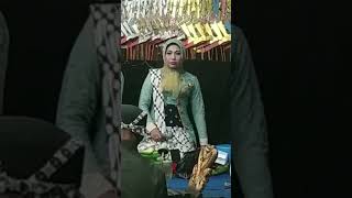 Seni: Wayang Kulit;.... Suara indah sang pesinden, mengiringi jejeran wayang,.... Dalang Ki Pitoyo