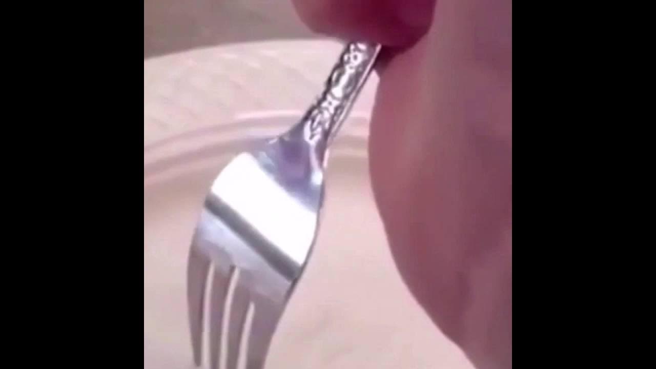Fork scraping plate for 8 minutes (EXTREMELY LOUD) YouTube
