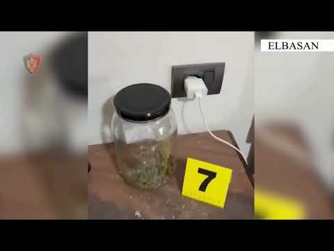 Top Channel/ Sekuestrohen mbi 1 kg kanabis, para dhe armë gjahu, në kërkim 40-vjeçari
