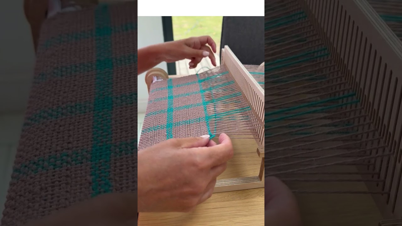 Weaving a scarf on a TabbyandTweed Rigid Heddle Loom 
