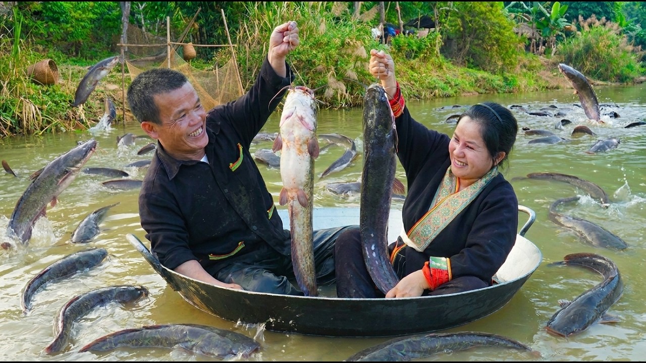 Dwarf Family Using a Giant Pan as a Boat to Catch Fish in the Deep ...