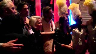 Whoopi Goldberg, Liz Smith & Marlo Thomas get their pictures taken with the cast