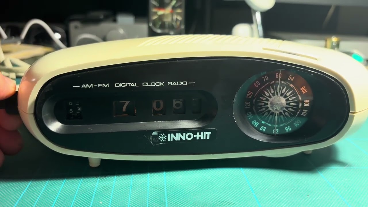 Inno-Hit digital flip clock radio from the 1970s. the iconic “flying saucer”