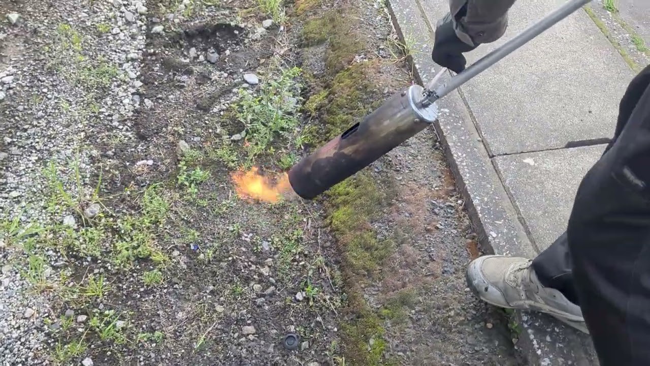 新富士バーナー タンク式灯油バーナー ジャンボ TK-5000S - YouTube