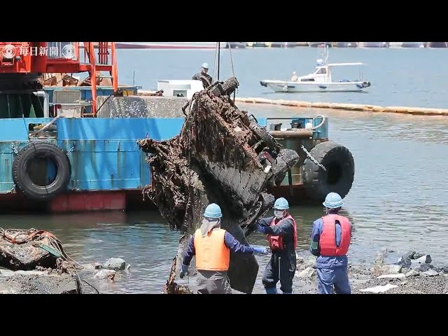 気仙沼湾沖で軽自動車4台引き揚げ 東日本大震災で流されたか 宮城