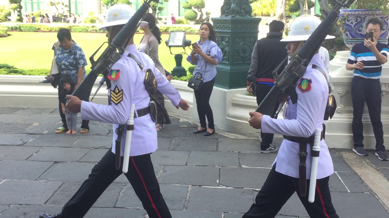 ทหารรักษาพระองค์เปลี่ยนเวร