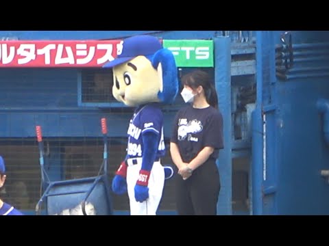ドアラの頭が邪魔で前が見えないこなつ夫人（笑） (2022/09/02)