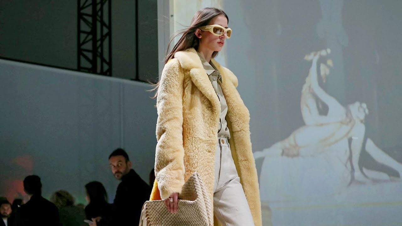極美品⭐️Bottega Veneta 2021SS Textured Top Bottega Veneta | Fall Winter 2020/2021 | Full Show - YouTube