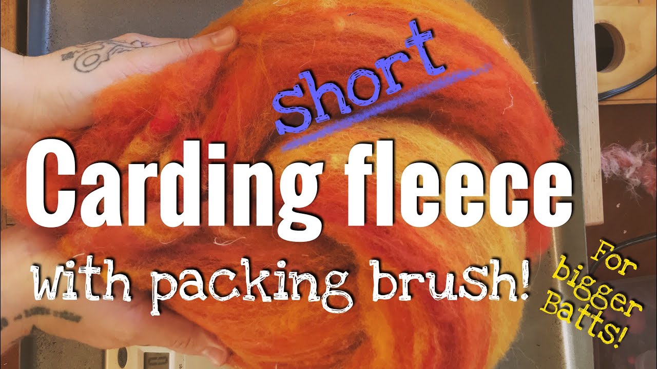 Carding short wool fleece with a packing brush on a carding machine