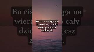 Dlaczego najbardziej tęsknisz, kiedy robi się cicho?