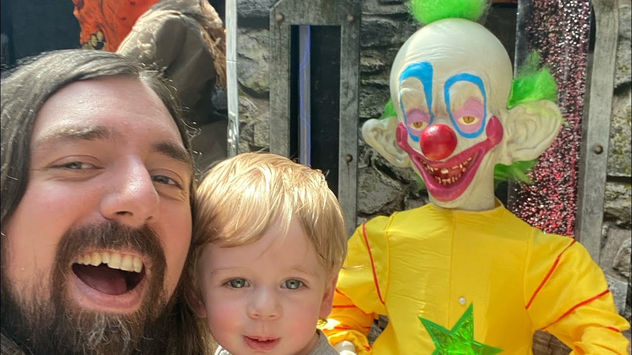 Smells Like Halloween Spirit! Spirit Halloween is OPEN! 🎃💀👻🤡 YouTube