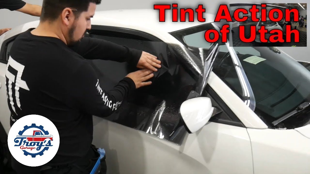 Dodge Charger 2015 года получил тёмную тонировку стекол.