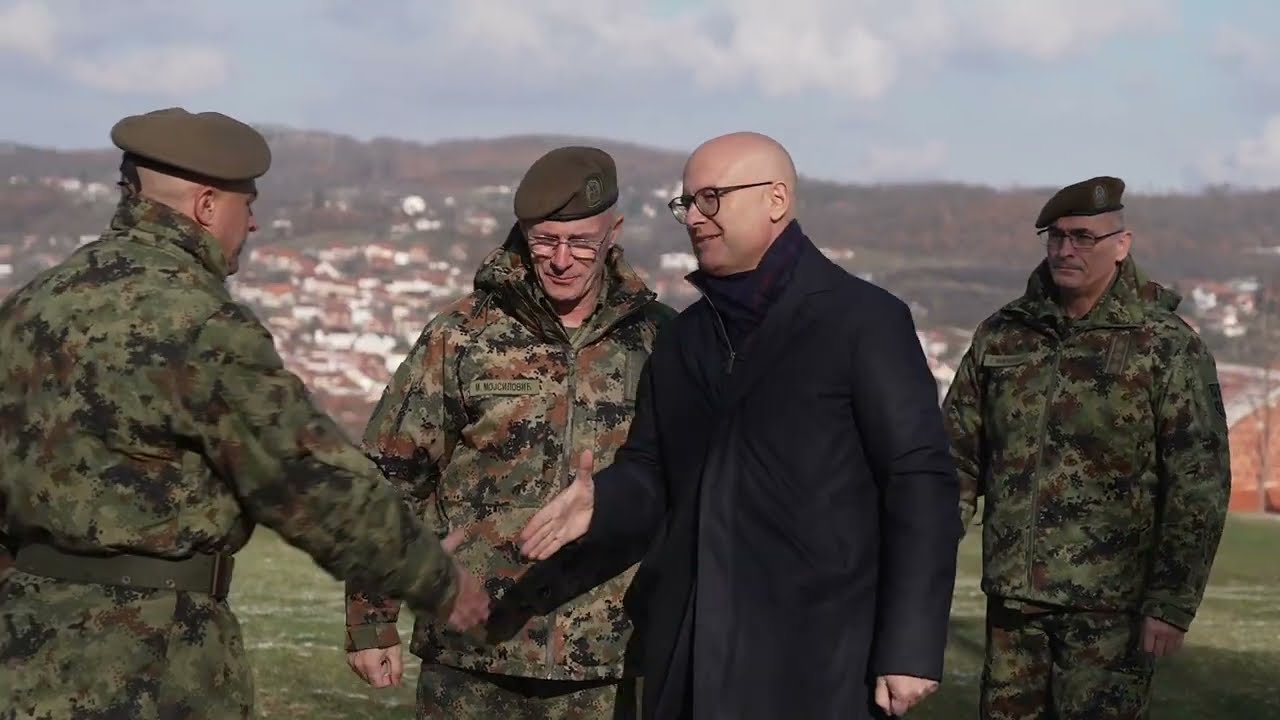 Ministar Vučević i general Mojsilović obišli jedinice Treće brigade u Kuršumliji