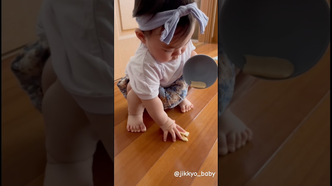 お煎餅と戦う赤ちゃん #baby #お煎餅 #おやつ #snacks