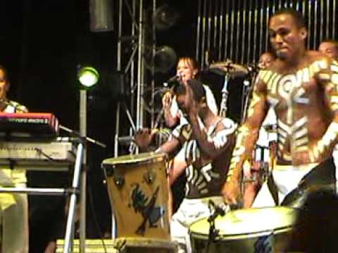 Meia Hora-Timbalada-V...  folia 2007-Vdeo Eduardo ...