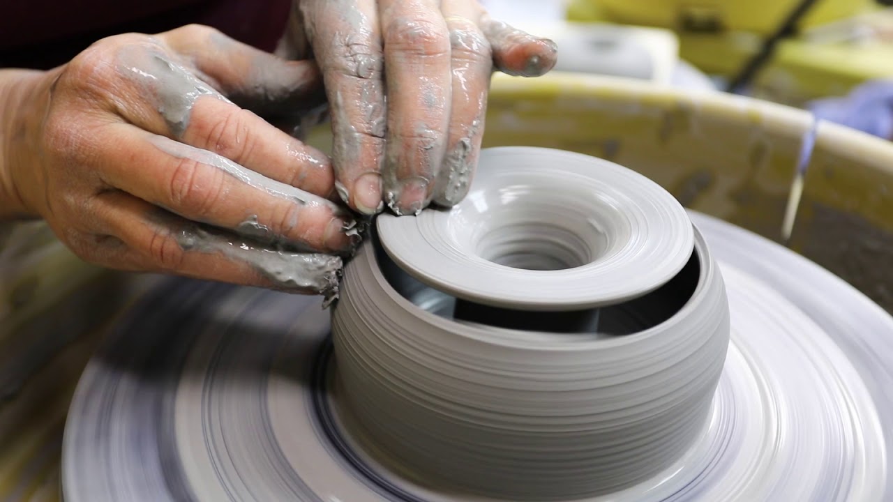 How to Centre Clay and Throw Pots on the Pottery Wheel 