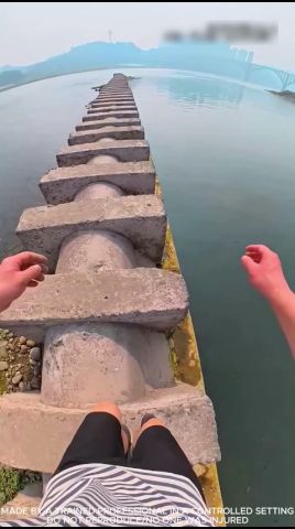 このバランスのトリックは不可能に見えます