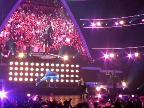 周杰倫超時代演唱會 24.9 .2010 香港站 尾埸  張惠妹 哭不出來