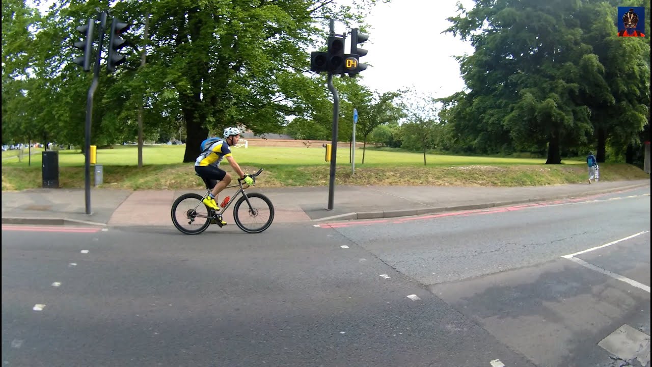 Red Light Jumping Cyclist - YouTube