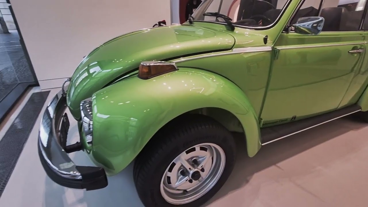 ICONIC - Volkswagen  Garbus Cabrio 